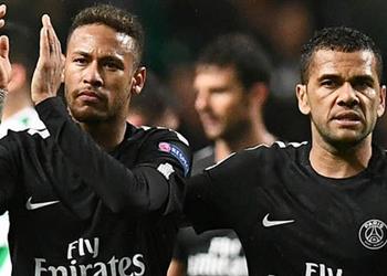 ألفيس يرد على واقعة خطف الكرة من كافاني