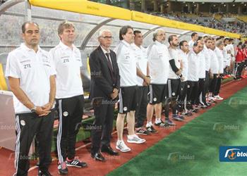 اتحاد الكرة ينعي مدرب المنتخب في وفاة والدته