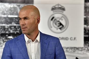 مؤتمر زيدان رونالدو لم يسجل اليوم لكنه سيسجل بعد ثلاثة أيام ريال مدريد في فترة إنتقالية بسبب الإصابات وسعيد بأداء البدلاء وتسجيلهم للأهداف