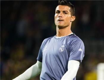 تصريحات كومولي يكشف كواليس انضمام رونالدو للأرسنال