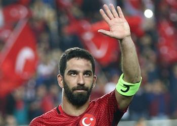 أردا توران يتراجع عن قرار الاعتزال الدولي