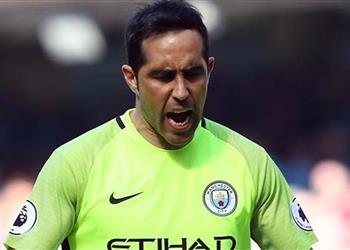 سوشيال_بطولات رئيس برشلونة يرسل خطابا لبرافو والحارس يعلق