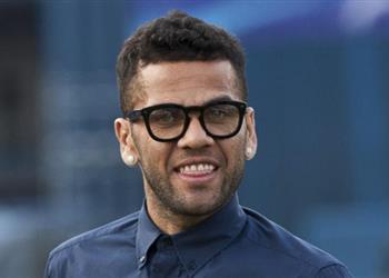 تقارير الميركاتو ليكيب الفرنسية ألفيش سينضم إلى باريس سان جيرمان رسمي ا خلال ساعات لمدة عامين