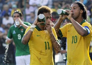 تصريحات رونالدينيو يوجه نصيحة لنيمار حول قرار الرحيل