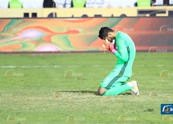 بالفيديو الشناوي يغادر مباراة مالي باكيا ويزيد من أزمة حراسة مرمى الفراعنة