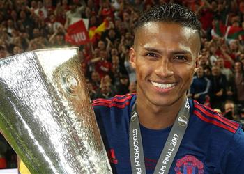 تجديد عقود فالنسيا يوقع عقد ا جديد ا في مانشستر يونايتد حتى 2019