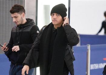 أخبار أليكسيس سانشيز يتخلف عن رحلة أرسنال العائدة إلي لندن