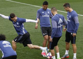 أخبار ريال مدريد دون بيل وكارفاخال فقط في ديربي الأبطال