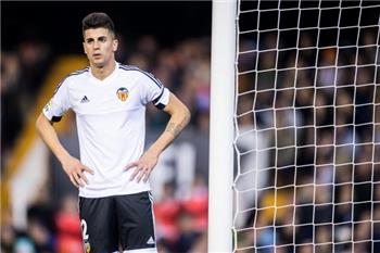 تقارير الميركاتو أعين برشلونة ستتابع ظهير فالنسيا بعد إعجاب إنريكي بلاعبي الفريق