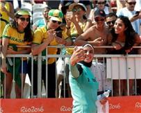 بطولات_أولمبياد دعاء الغباشي تفسر صورتها مع المشجعة التي تحمل علم إسرائيل وتؤكد أن ما حدث م دبر