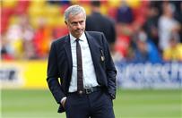 نجوم مانشستر يونايتد يتدربون في موقف للسيارات بأمر من مورينيو