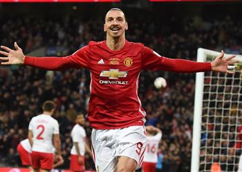 إبراهيموفيتش يقترب من تجديد عقده