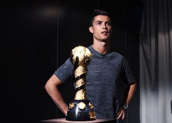 أخبار فيديو رونالدو يتعرف على كأس القارات ويرفض لمسه