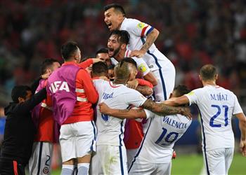 كأس القارات فيدال وفارجاس يقودان تشيلي لعبور الكاميرون بمساعدة سانشيز