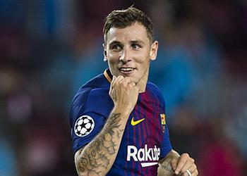 تألق لوكاس دين ي شعل الصراع على مركز الظهير في برشلونة