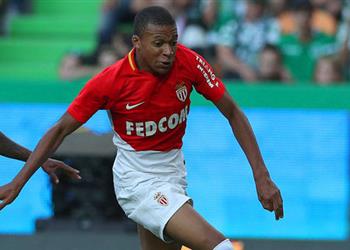 مبابي في باريس سان جيرمان قريب ا