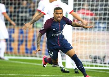 إيمري يدافع عن ألفيش ضد المنتقدين