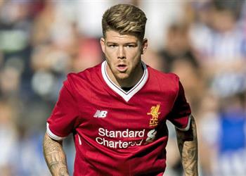 إشبيلية يقدم عرض ا رسمي ا للتعاقد مع ظهير ليفربول