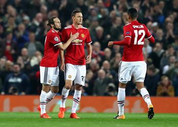 مانشستر يونايتد يعبر بنفيكا ويتصدر بالنيران الصديقة وركلة ترجيح