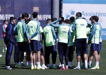 قوائم الأندية إنييستا يغيب عن برشلونة في ديربي كتالونيا