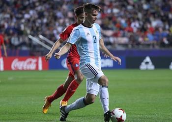 توتنهام يستهدف ضم مدافع شاب