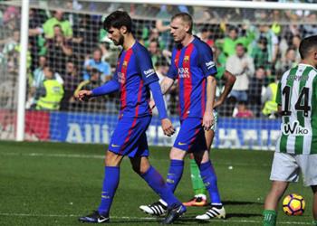 استفتاء ماركا الإسبانية جماهير برشلونة ترغب في رحيل أربعة لاعبين وتجديد الثقة لثلاثة