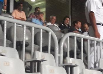 كوبر يراقب لاعبي الزمالك والمصري من مدرجات برج العرب