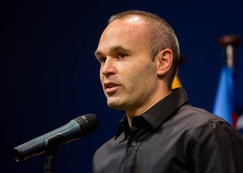 إنييستا حالة بيكيه معقدة