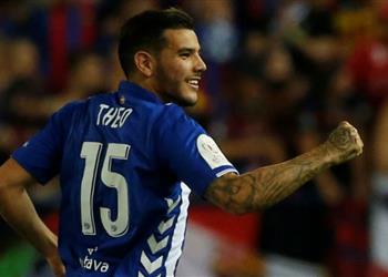 أخبار ثيو يصل إسبانيا استعداد ا لتقديمه لاعبا لريال مدريد