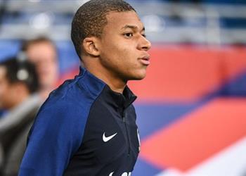 لاعب برشلونة السابق مبابي يتفوق على ميسي