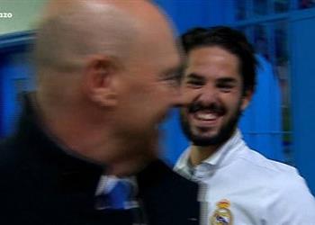 تصريحات م درب الديبور لـ إيسكو ألا تريد أن تلعب ه نا ولو 20 دقيقة فقط واللاعب يرد بابتسامة