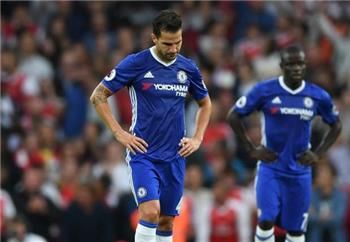 سوشيال_بطولات فابريجاس في طريقه للرحيل عن تشيلسي والسبب بيتزا