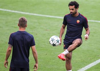 م حترفين تفاصيل إصابة صلاح غادر التدريب بعكازات وفيرمايلن السبب