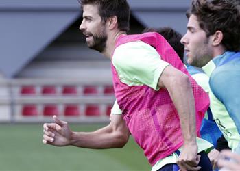 أخبار برشلونة يستعد لتجديد عقدي بيكيه وروبيرتو