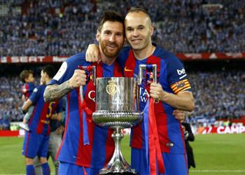 أخبار عقد إنييستا مهمة لم تنجز مع برشلونة