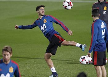 أسينسيو يقارن بين زيدان ومدرب منتخب إسبانيا