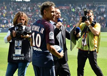 لوباريزيان أزمة جديدة لنيمار