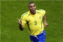 كريستيانو ورونالدينهو خارج التشكيلة المثالية للظاهرة رونالدو