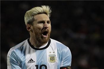 تصريحات مدرب الأرجنتين السابق ميسي جعل المنتخب لا يلعب بدونه جيدا وأشك في مسألة تأهل التانجو للمونديال وإنيستا اللاعب الأكثر تكاملا