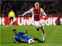 برشلونة يستهدف ضم موهبة أياكس الشابة لتعزيز خط وسط الفريق