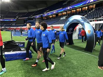 م حترفين عمر جابر بديلا مع بازل في مواجهة باريس سان جيرمان