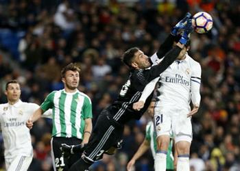 تصريحات حارس بيتيس كان يجب طرد نافاس وقدمنا مباراة قوية أمام ريال مدريد