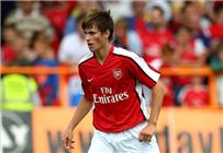 آرسنال يقترب من التعاقد مع لاعبه السابق مجانا