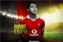 بالصور أكرم توفيق يظهر بقميص الأهلي في التتش