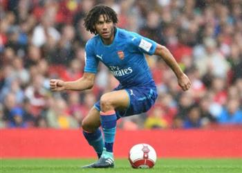 لاكازيت يتغنى بقدرات محمد النني