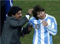 مارادونا مازال م صر على رأيه ميسي لا يمتلك الشخصية القيادية