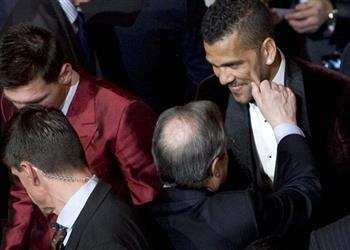 ماركا تكشف تفاصيل لقاء فلورينتينو بيريز وألفيس