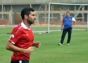 أحمد فتحي يطير إلى السعودية لأداء مناسك العمرة