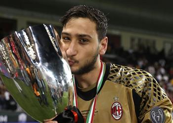 تقارير الميركاتو المدير الرياضي لباريس سان جيرمان يجتمع مع إدارة ميلان من أجل دوناروما