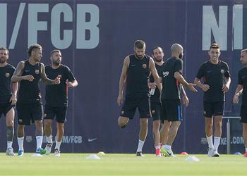 سبورت الإسبانية تكشف كيف تجاهل لاعبي برشلونة نيمار في الوداع الأخير